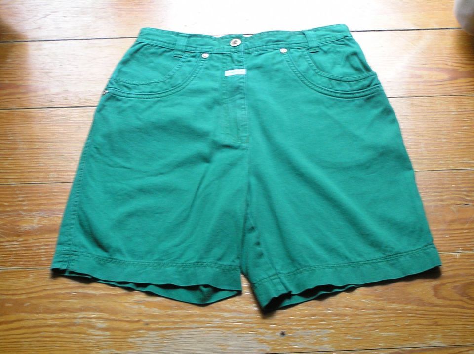 Shorts, Bermuda, grün, Gr. 38, topp aktuell in Flensburg