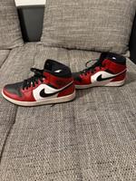 Nike Air Jordan Mid rot schwarz Größe 44,5 Berlin - Treptow Vorschau