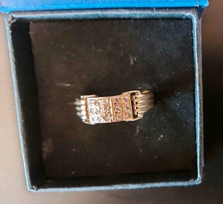 RING 14 KARAT 585er Gold mit 15 Zirkonia Steinen in Nürnberg (Mittelfr)