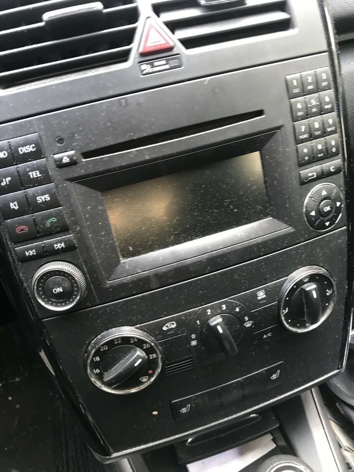 Mercedes A150 W168  ABS-Block Radio Sitze Winterreifen in Duisburg