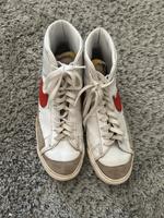 Nike Blazer rot Hessen - Dietzenbach Vorschau