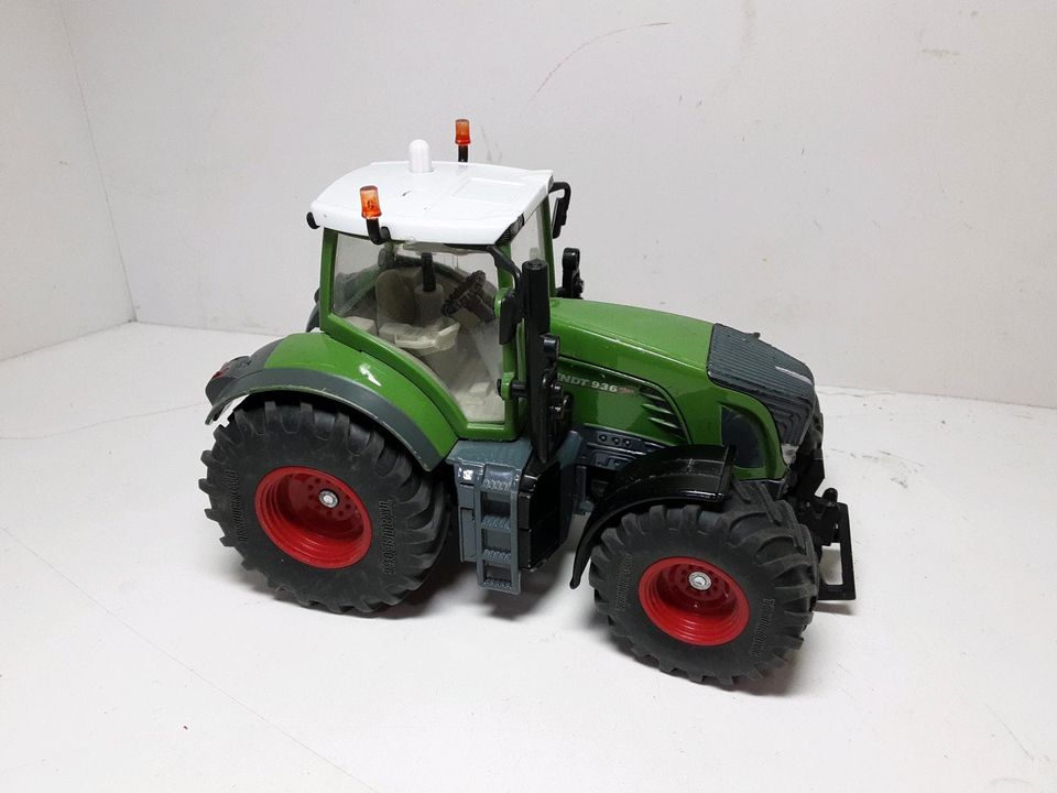 Siku Traktor Fendt 936 m.Dachlenkung 1/32 gebraucht in Bochum