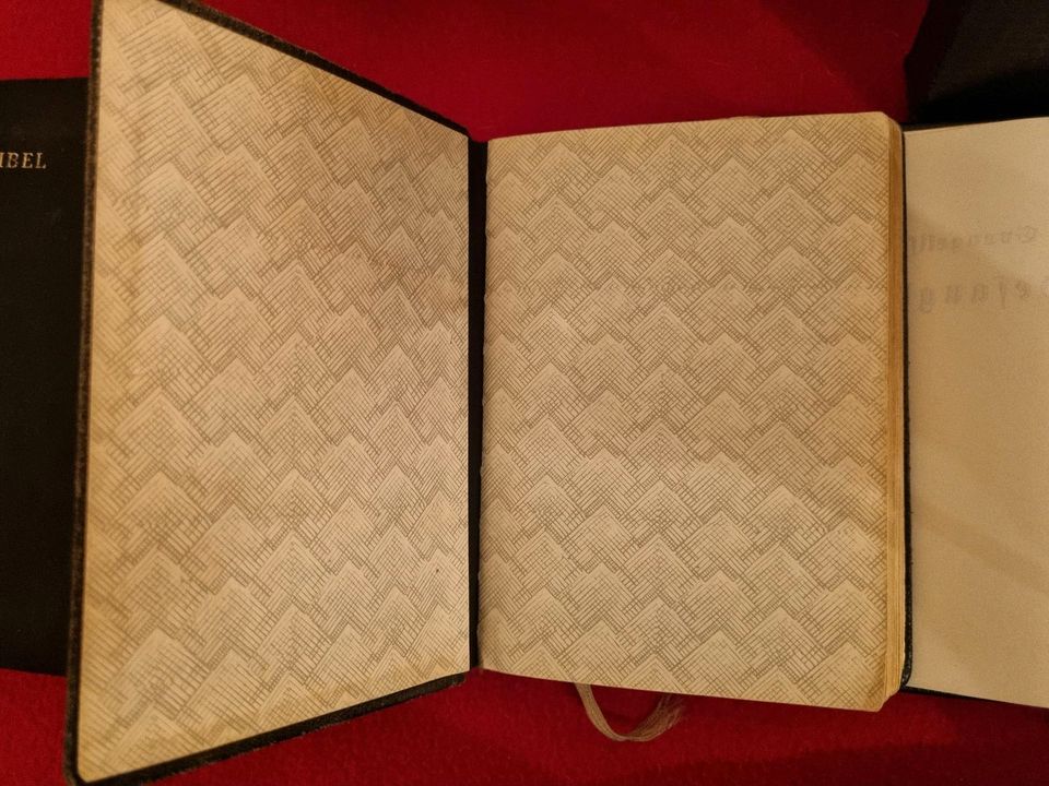 1 Bibel von 1964 und 2 alte Gesangbücher in Maulbronn