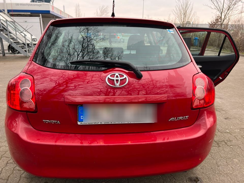 Toyota Auris 1.4 VVT-I in Kaltenkirchen