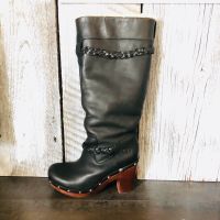 Stiefel/Clogs  UGG Gr 39 neuwertig Leder/ lammfell Nordrhein-Westfalen - Paderborn Vorschau