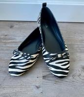 Michael Kors Ballerinas Zebra | Gr. 38,5 | Neu & ungetragen Bayern - Augsburg Vorschau