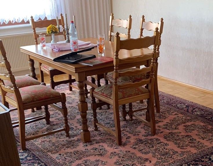 Esszimmer Tisch und 6 Stühle zu verkaufen Massivholz in Fritzlar