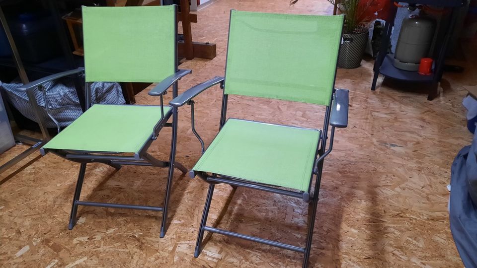 Glastisch und 3 Stühle in Schiltach