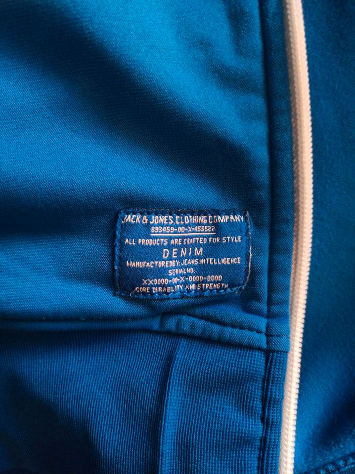 Trainingsjacke von Jack & Jones Gr. M blau in Eldena
