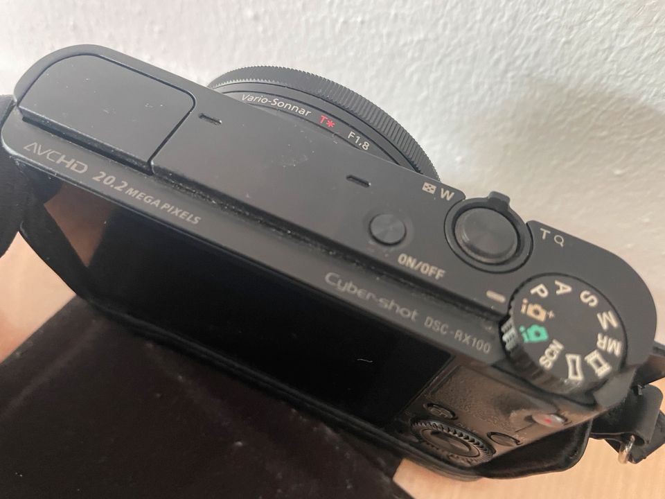 Sony Cyber Shot RX 100 mit Lederhülle, Ladekabel und 1GB SD Karte in München