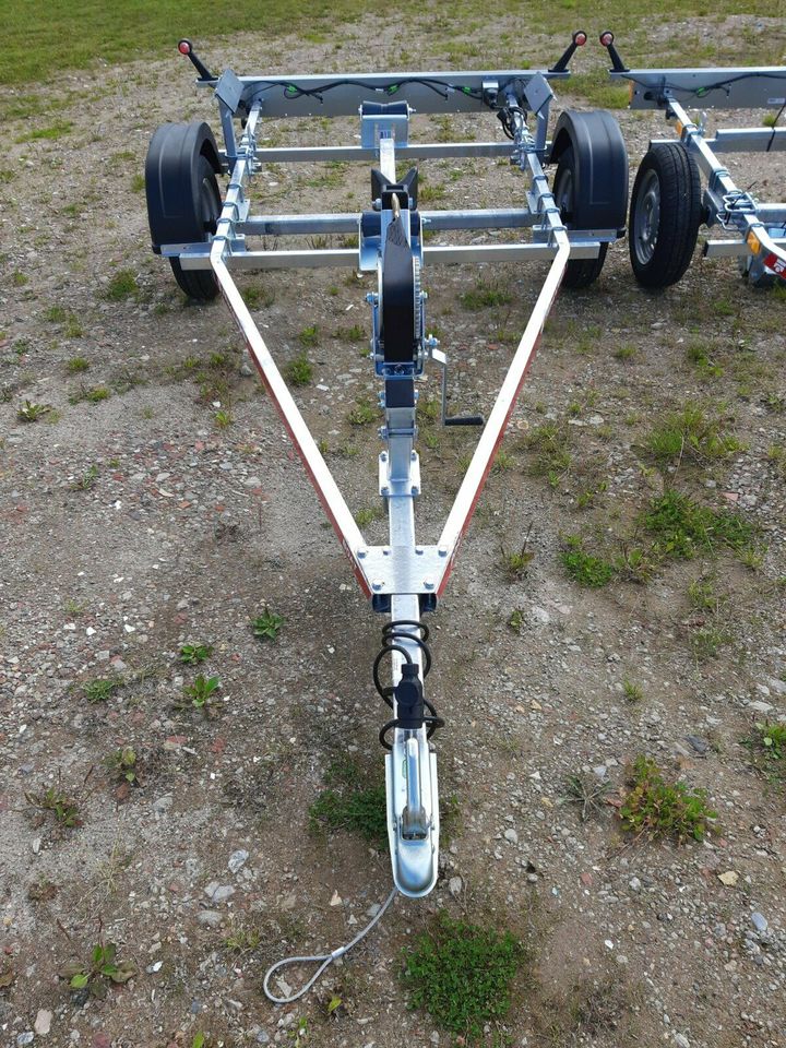 Temared Bootstrailer Bootsanhänger 750 kg Boote bis 420 cm NEU in Tellingstedt