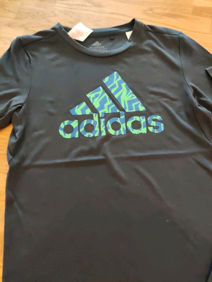 Adidas T-Shirts in Gr. 140 in Waltrop