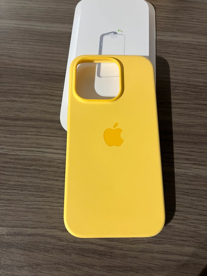 iPhone 14 Silicon case Sunglow in Neuwied