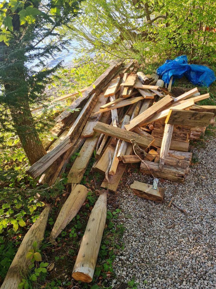 Holz unbehandelt mit Schrauben in Münsing