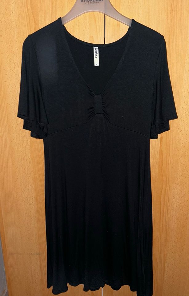 Schwarzes Kleid in Güstrow