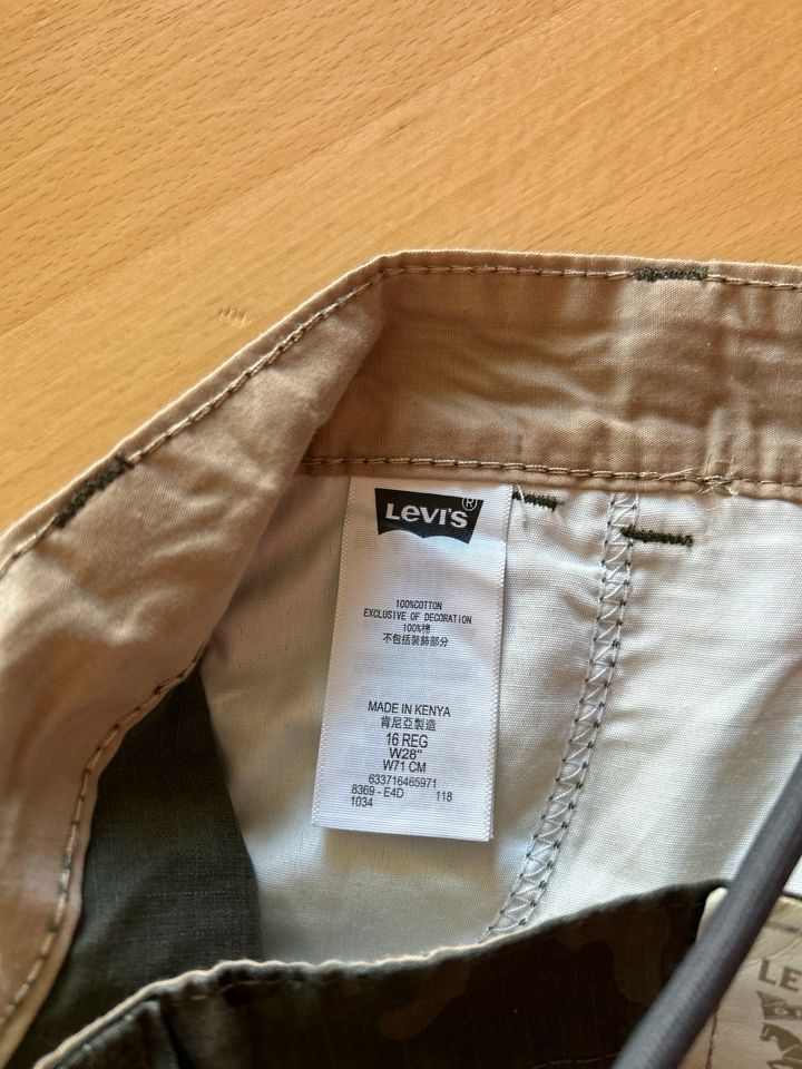 Levi’s Cargo Shorts REG 16W28 neu in Ratingen