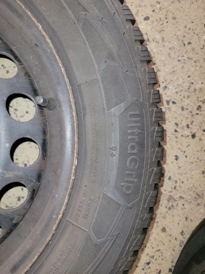 2 Kompletträde Stahlfelge Goodyear Ultragrip 9+ 195/65R15 in Bassenheim