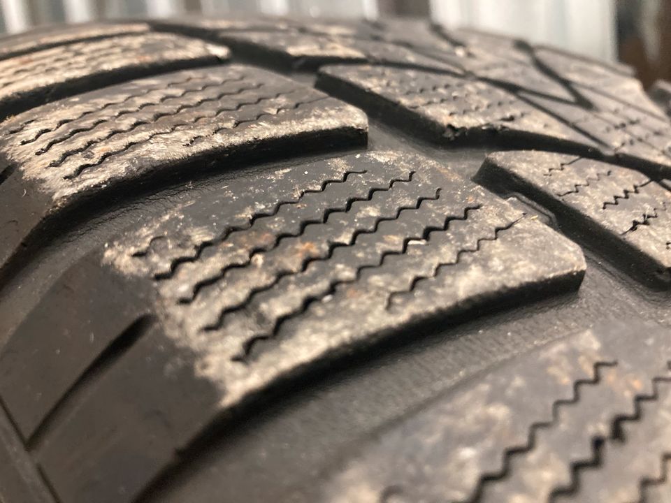 1 Winter Reifen 205 55 R16 Dunlop in Unterhaching