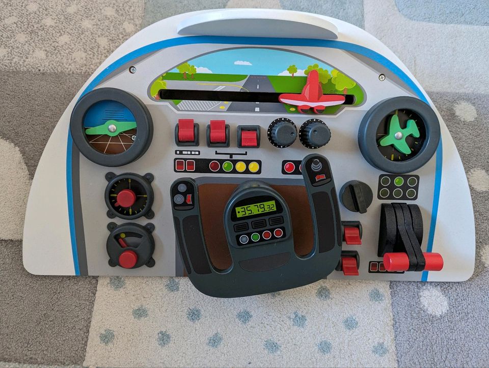 Neuwertiges Playtive Holz-Cockpit in Hage