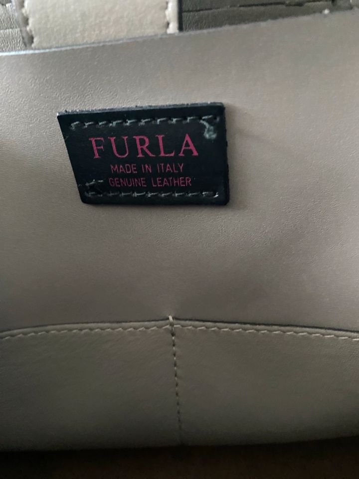 FURLA Damenhandtasche in Duisburg