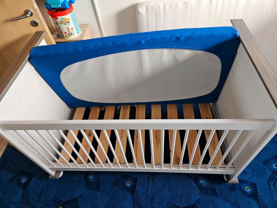 Gitterbett Babybett mit Matratze Neu 70×140 cm in Altötting