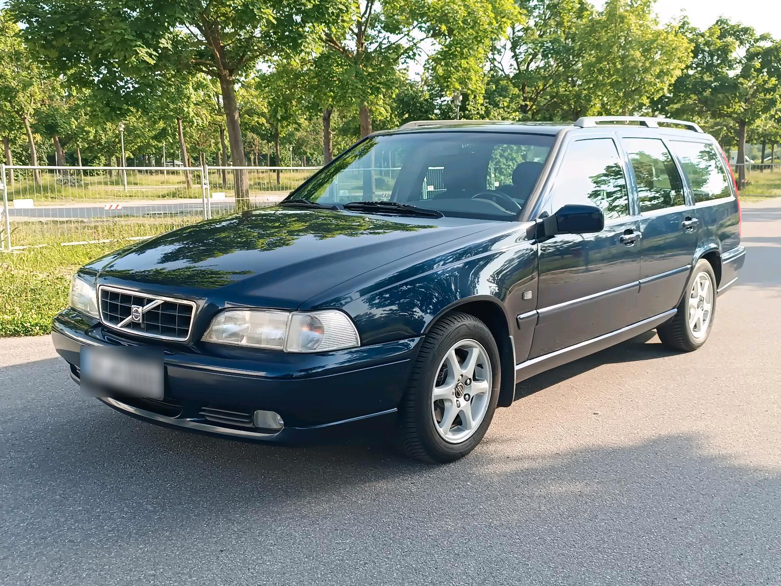 Abbildung des Autos Gepflegter Volvo V70 2.5…