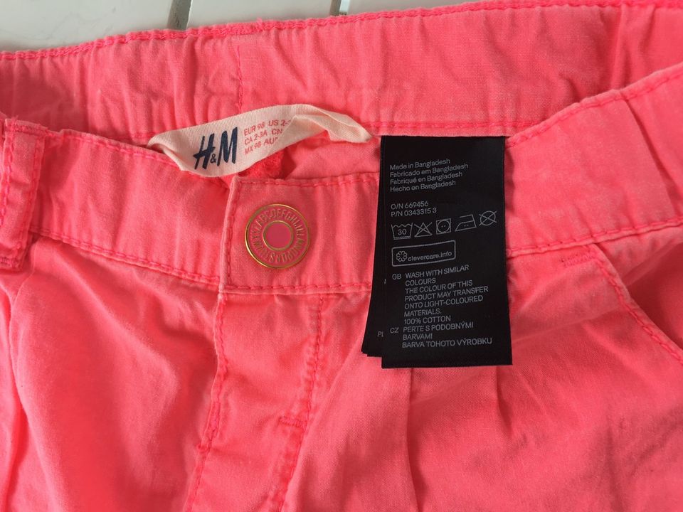 NEU Shorts pink Gr.98 H&M in Obertshausen