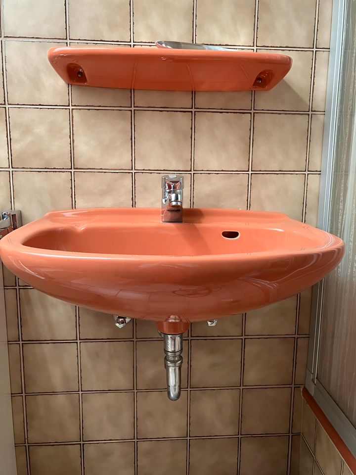 Waschbecken mit Ablage Farbe Karneol in Drolshagen