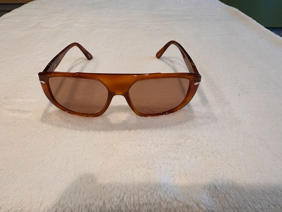 Sonnenbrille Persol in Neuhäusel