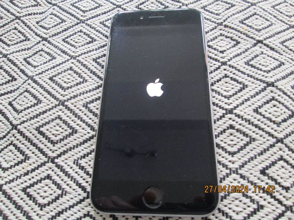 Apple iPhone 6 Space Grau A1586 in Zetel