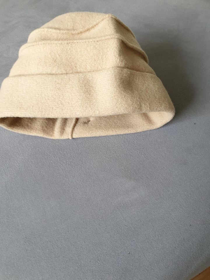 Mütze aus Wolle in beige in Heide