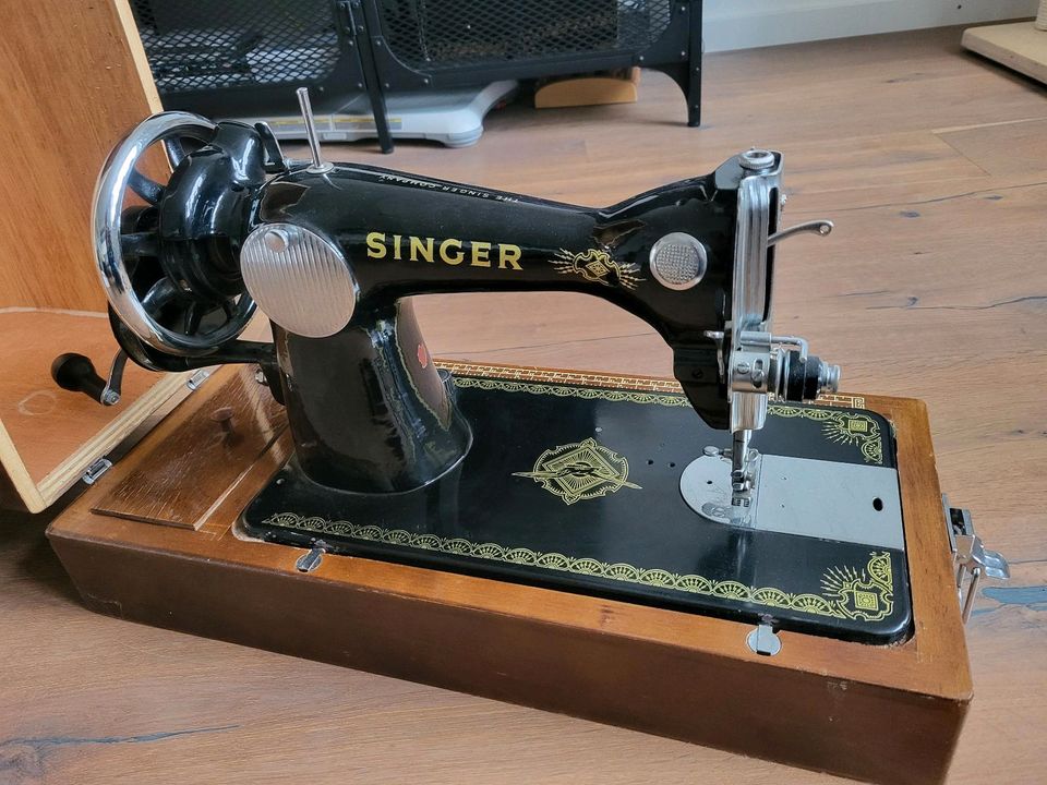Nähmaschine im Holzkoffer Singer Antik in Erkenbrechtsweiler