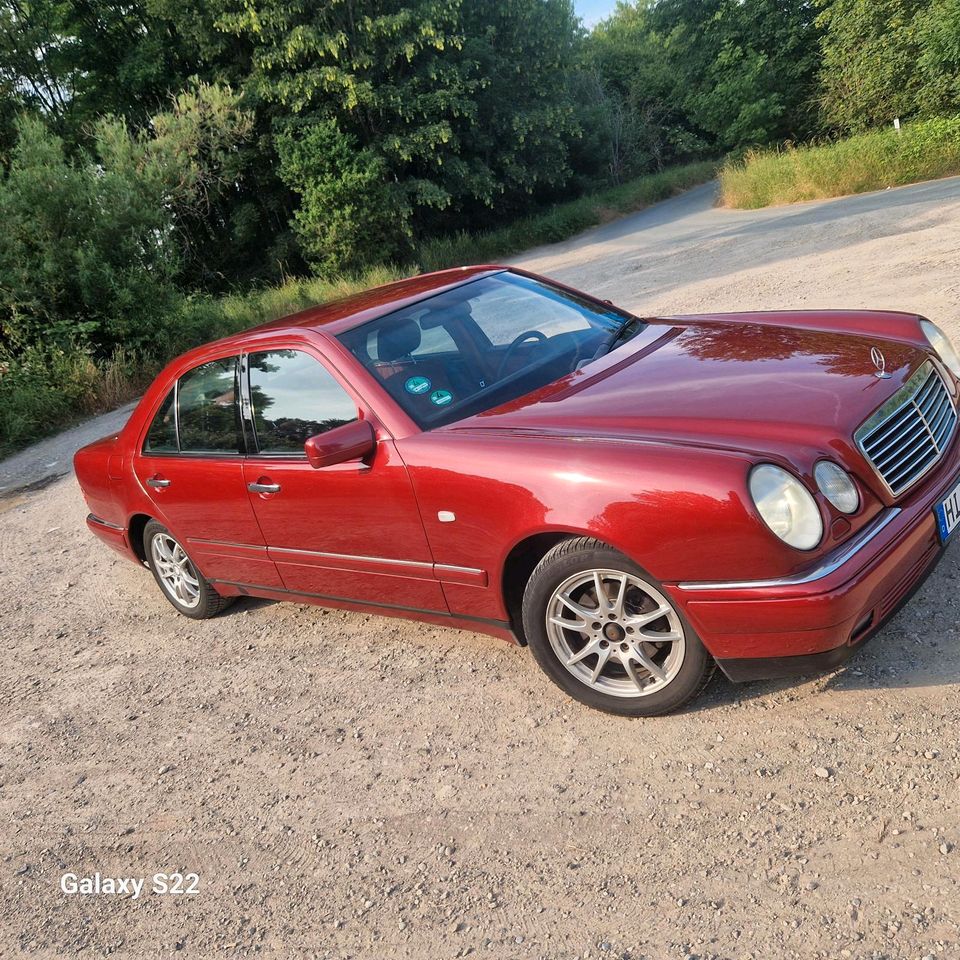 Mercedes E210 in Alfeld (Leine)