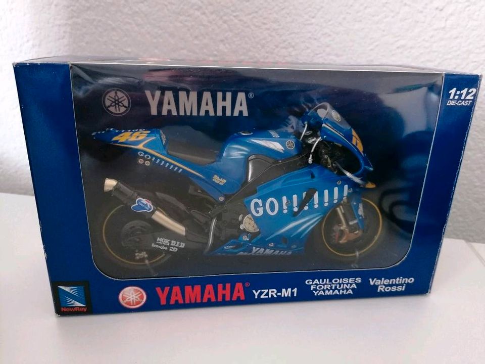 Yamaha YZR-M1 im Maßstab 1:12 Valentino Rossi 46 in Weiterstadt