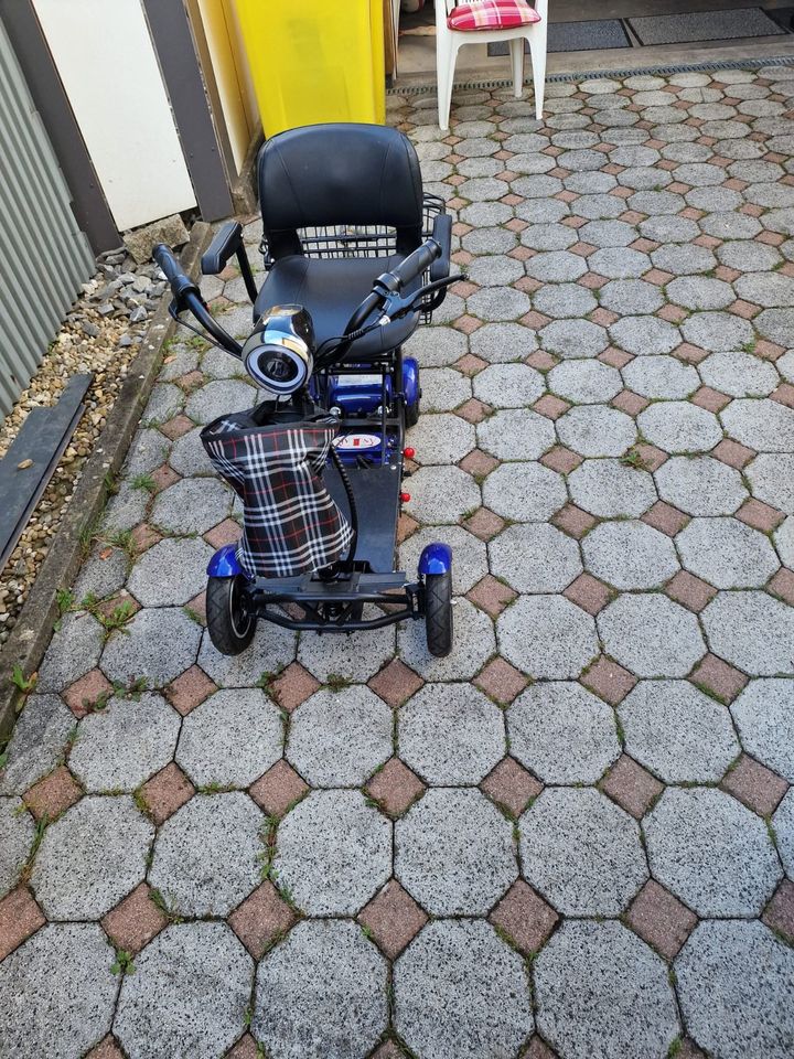 Senioren E-Scooter mit Einkaufskorb in Villingen-Schwenningen