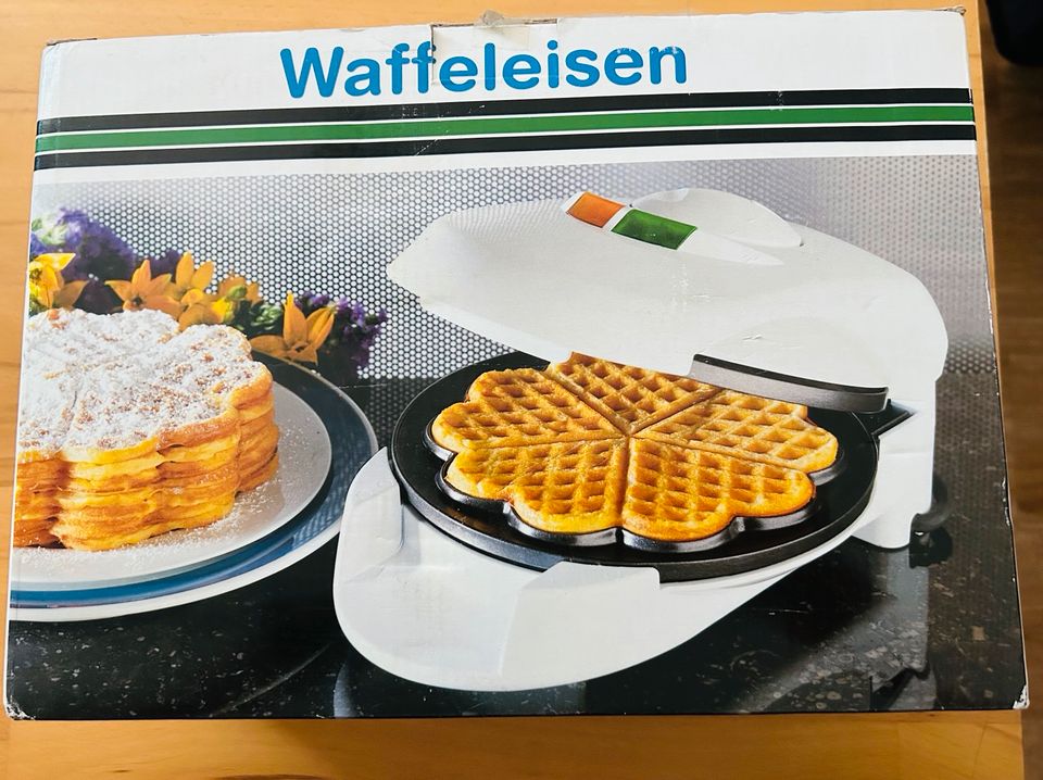 Neues Waffeleisen, originalverpackt in Lübeck