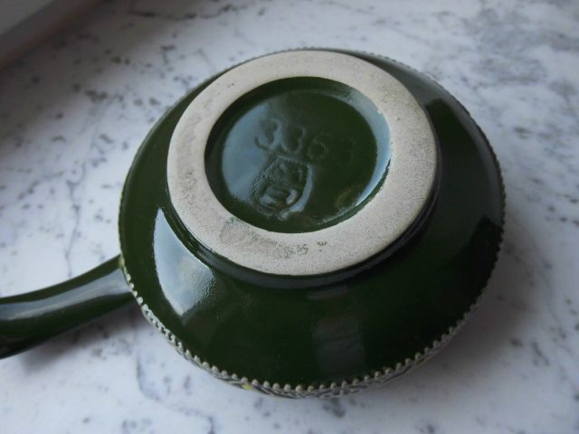 Keramik Schale grün mit Relief-Bordüre Griffschale Vintage in Flensburg
