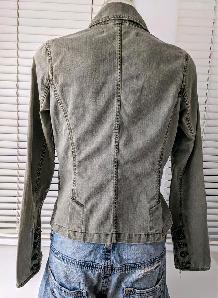 Amisu Blazer Khaki oliv xs Jeansjacke tailliert (154) in Bassum