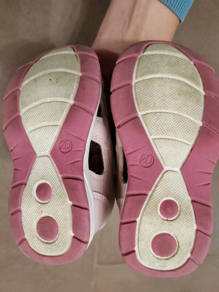Kleinkinder Schuhe Sandalen Sneaker Ballerinas verschiedene Größe in Munderkingen