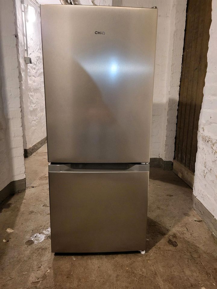 Kühlschrank CHiQ A +++mit Gefrierschrank wie neu in Hamburg