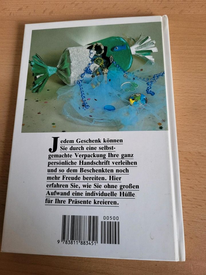 Geschenke originell verpackt Buch zum nachmachen in Dresden