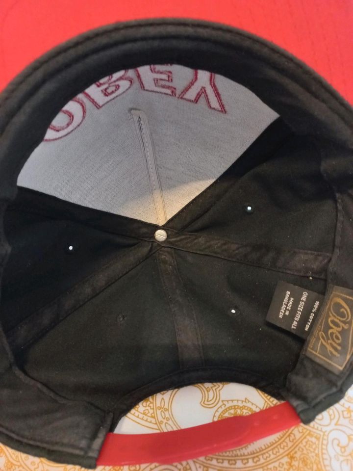 Obey Snapback Schwarz Rot Größenverstellbar in Berlin