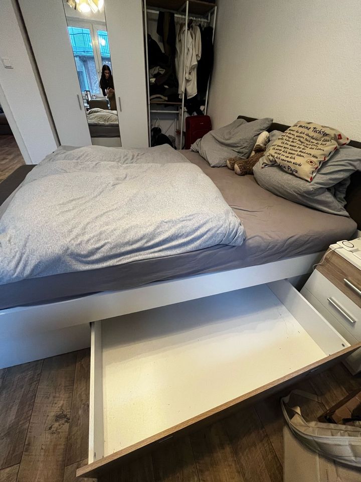 Bett 180x200, Doppelbett mit Schubladen in Düren