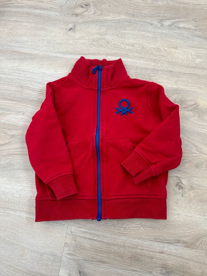 Strickjacke Benetton rot, Gr. 90 in Magdeburg