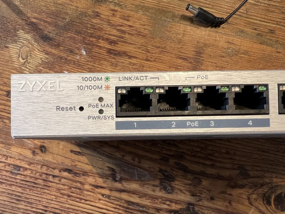 Zyxel 8 Port Gigabit PoE Managed Switch in Düsseldorf