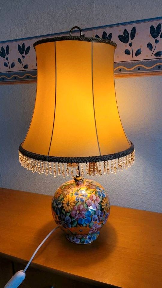 Vintage Tischlampe Lampenschirm Italien Handmade Blume in Berlin