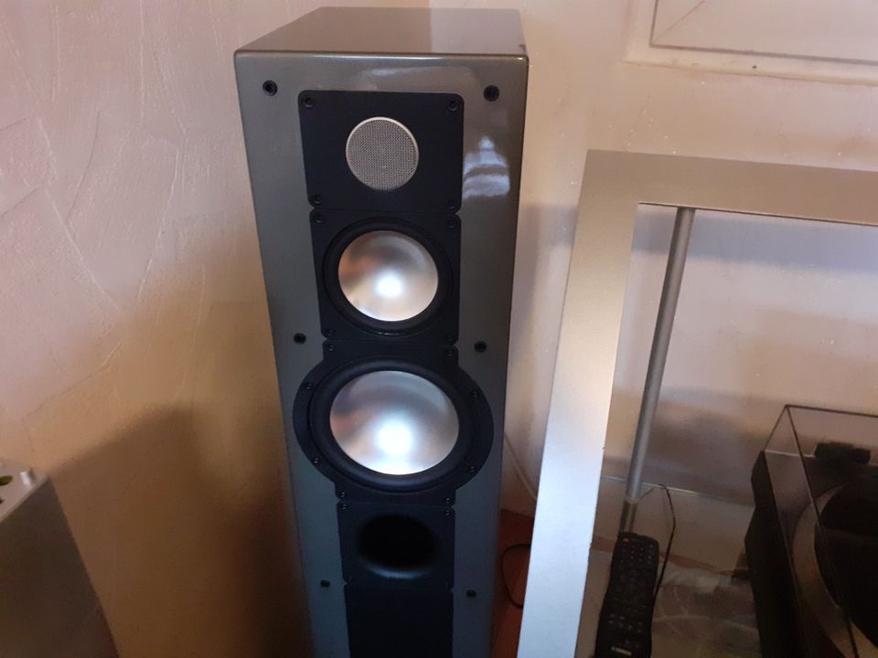 Elac  CL 142 , Titangraumet. Hochglanz 180 Watt in Rubkow