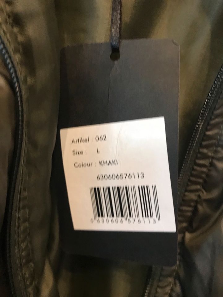 Damen Winterjacke Mantel NEU Größe L Khaki Dunkelgrün in Hainburg