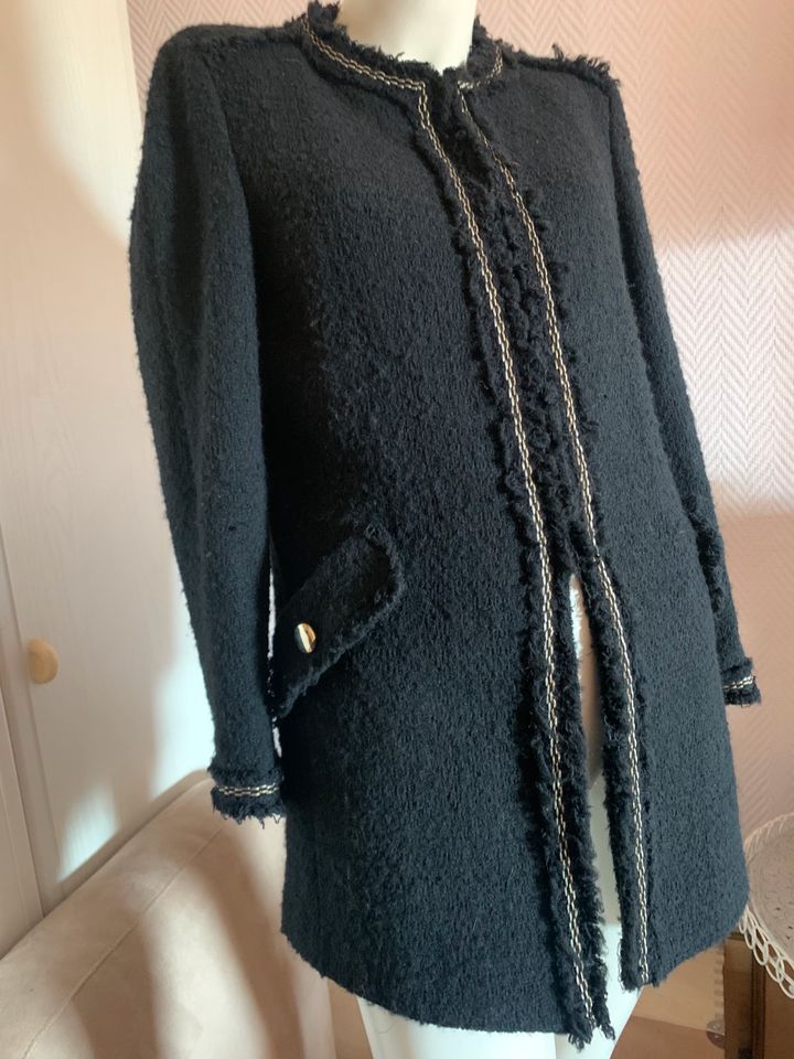 Zara kurz Mantel im “Chanel look” schwarz 36 in Temmels
