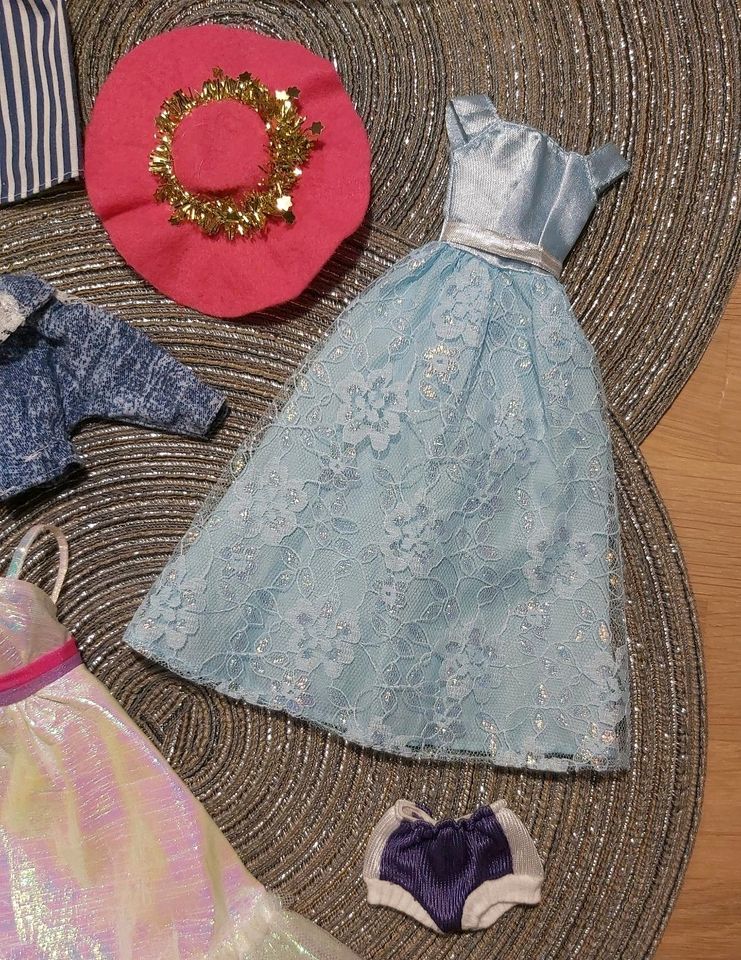 Barbie Vintage Kleidung Outfits 80er 90er in Kirchberg